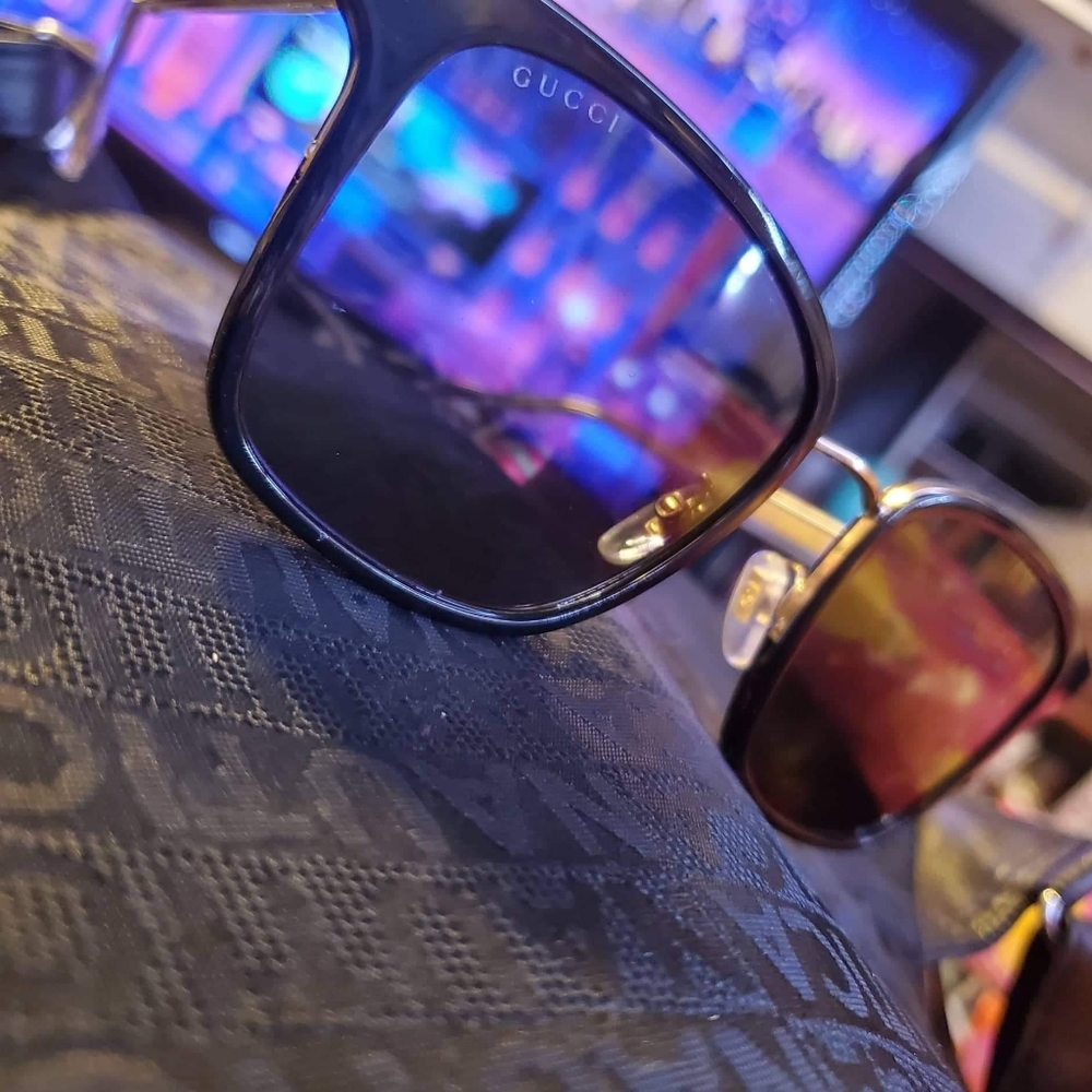 Ⓢ︎Ⓞ︎Ⓛ︎Ⓓ︎ ☺︎シNWOT Gucci unisex Sunglasses GG 0563SK